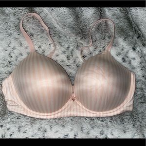Victoria secret bra no under wire